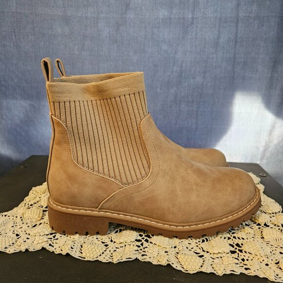Corky's Cabin Fever camel slip on boots. NIB Size 10 - Picture 6 of 9